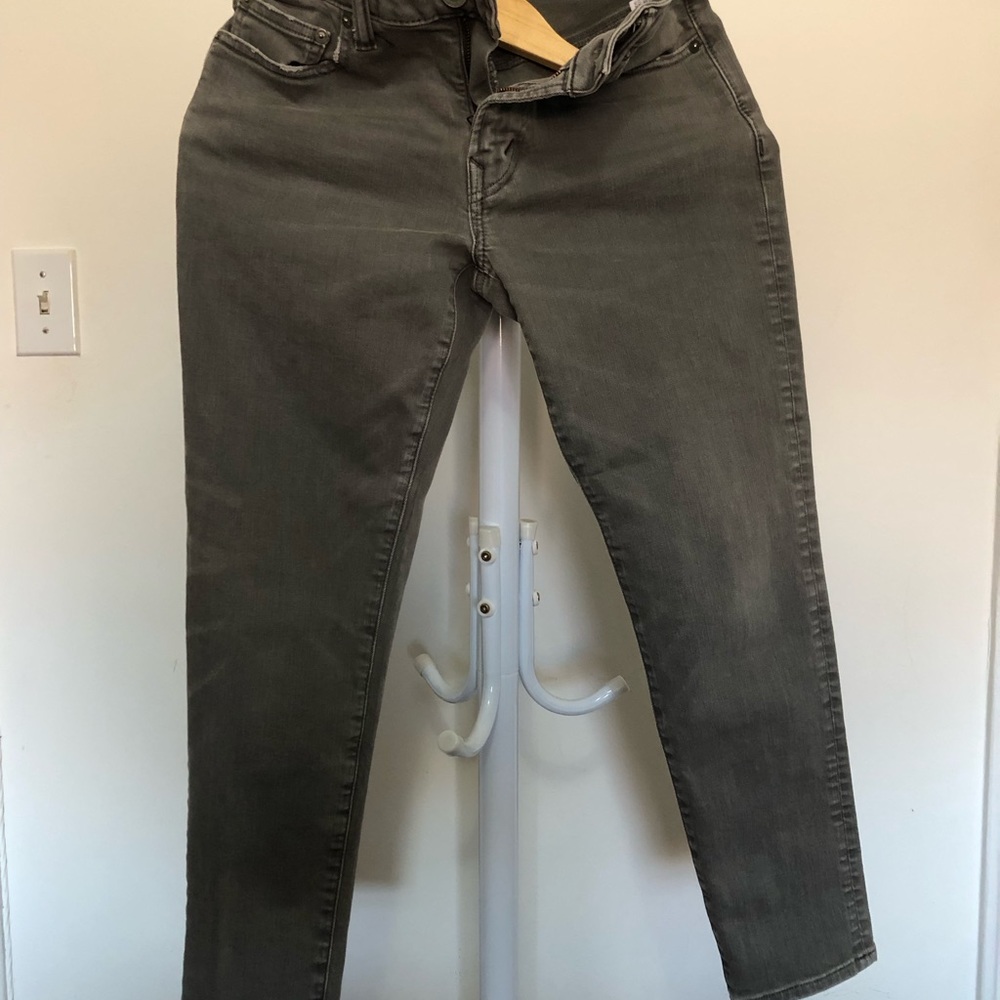 American Eagle Mens pants. Slim fit NE(X)T Level.size 28/28 . Gray color.